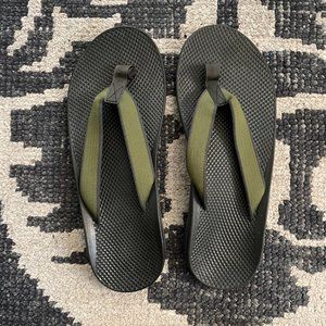 Chaco Men's Vibram Pro Green & Black Flip Flops Size 12